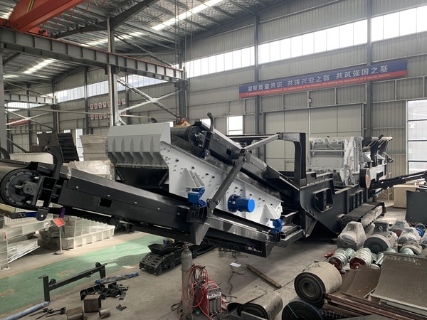 Diesel Mobile Crushing and Screening Plant Track Mounted Portable Impact Crusher For Sale