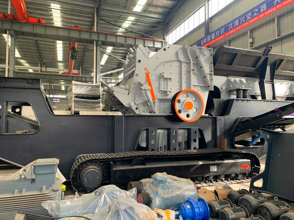 Portable Stone Crusher Machine Track Puzzolana Impact Crusher 250 tph Price